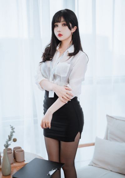 不穿内衣的瑜伽教练在线观看